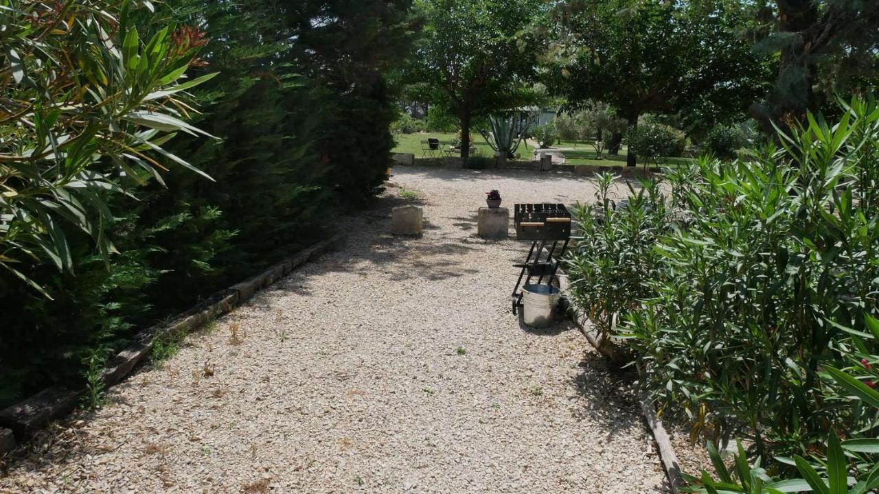 Mas Maurane - Le Bougainvillier Aux Portes D'Arles Apartment Tarascon Exterior photo