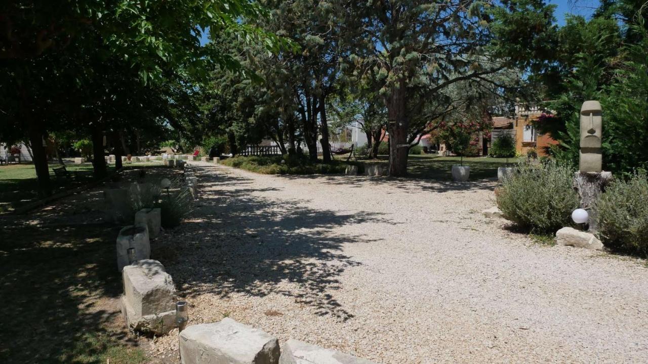 Mas Maurane - Le Bougainvillier Aux Portes D'Arles Apartment Tarascon Exterior photo